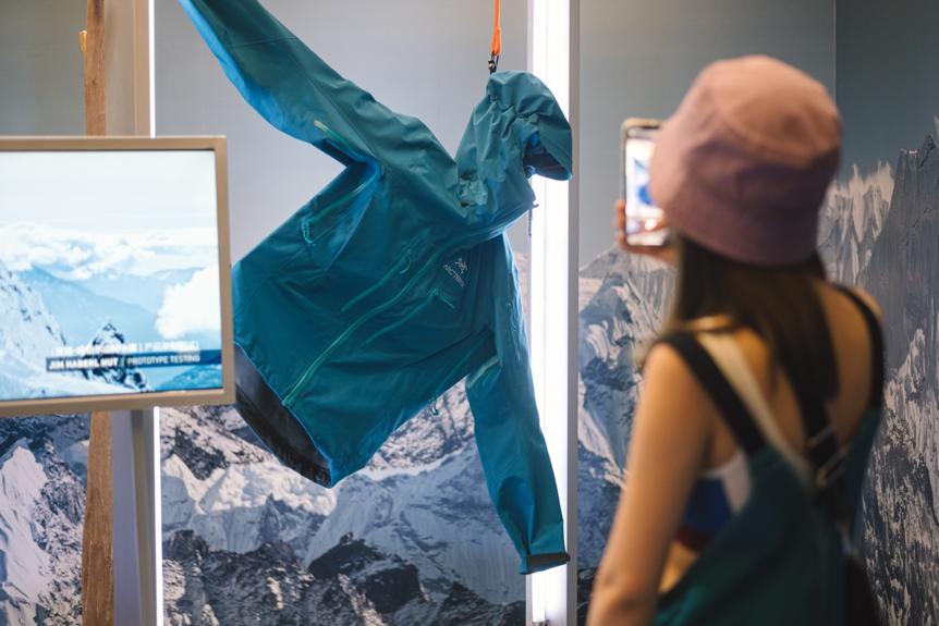 始祖鸟alphasv明星上身,始祖鸟alphasv兔年限定款