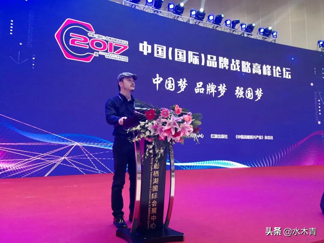 邹伟：逸笔草草绘形神，教有独方占鳌头