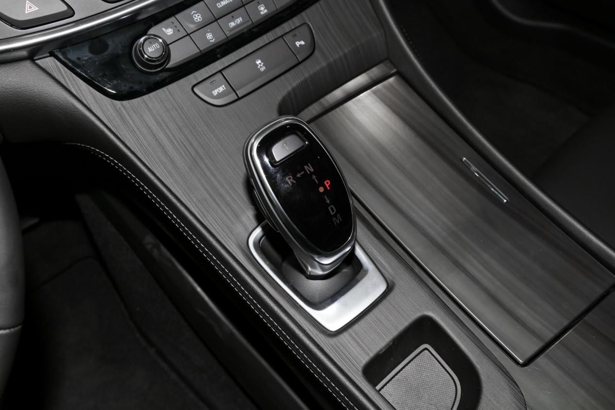 06款别克君越上市时有几种颜色,06年别克君越是国几