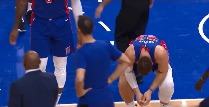 格里芬走路怎么一瘸一拐,格里芬拖着病腿