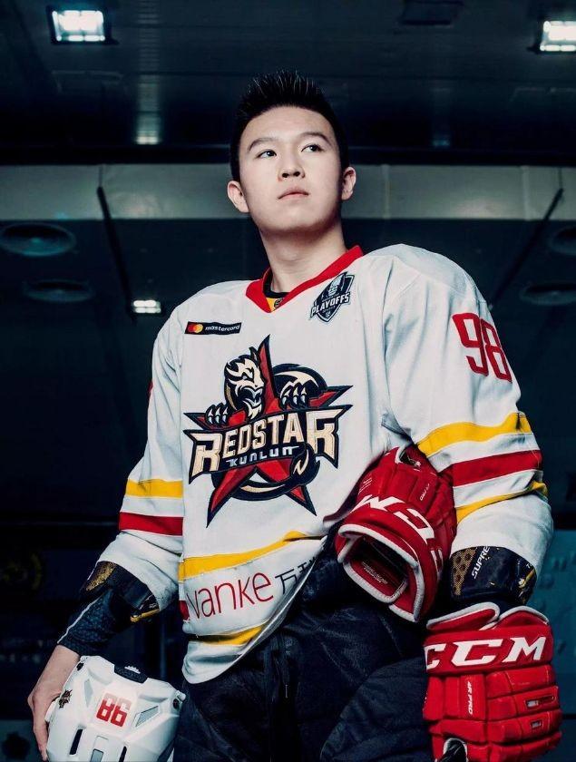 五次恋爱，三段婚姻，从演员到母亲，宋丹丹用微笑面对苦乐人生