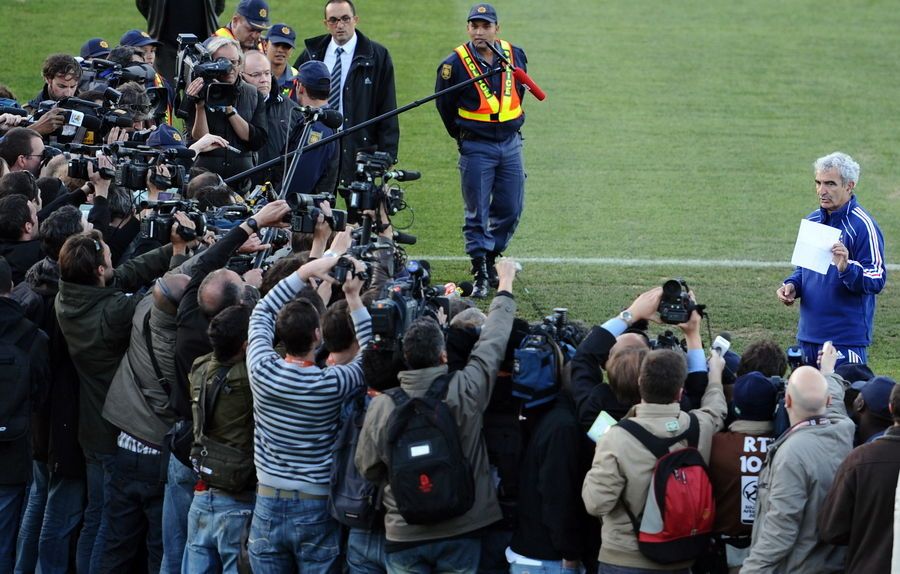 法国欧洲杯爆冷出局背后的故事,法国世界杯内讧小组出局