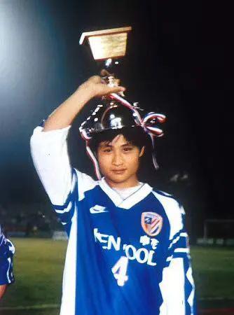 足球运动员吴承瑛现状,吴承瑛是中国最好的左后卫吗