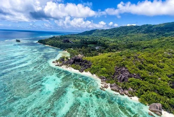 全球最适合蜜月旅行十大海岛,十大海岛度假胜地