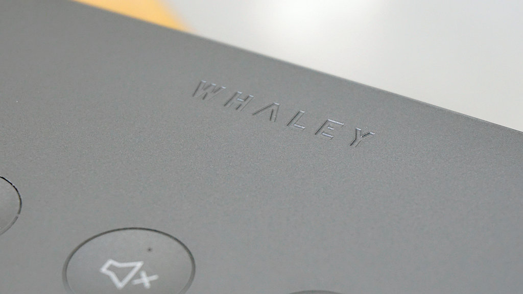 客厅用投影仪代替电视机好不好,客厅电视机和投影仪