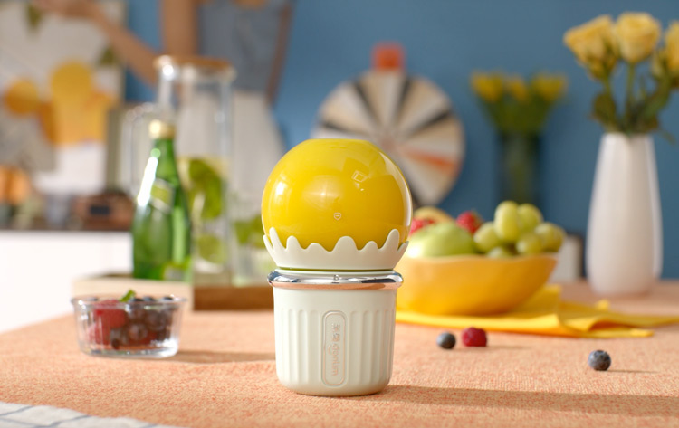 放到包包里的榨汁机,随身携带榨汁机随时喝到新鲜果汁