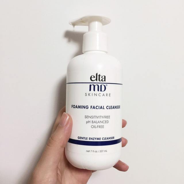 化完妆如何让脸部不那么油腻,化完妆如何让皮肤显得很亮很透