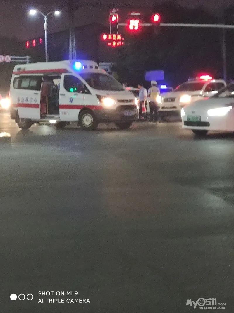 江苏两车相撞4人当场被撞飞,江苏三车相撞一人当场死亡