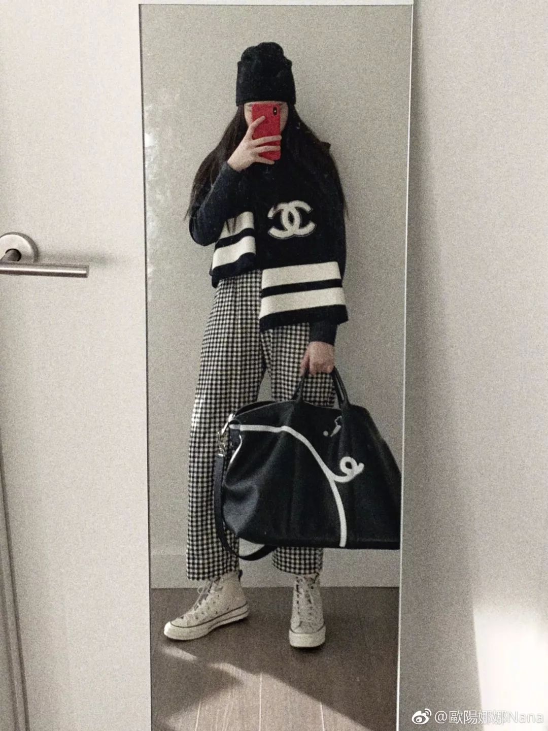 欧阳娜娜穿匡威经典款,匡威高帮帆布鞋欧阳娜娜