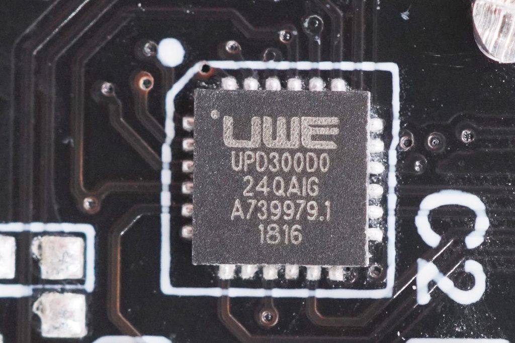 巨能移动电源拆解,绿巨能移动电源评测