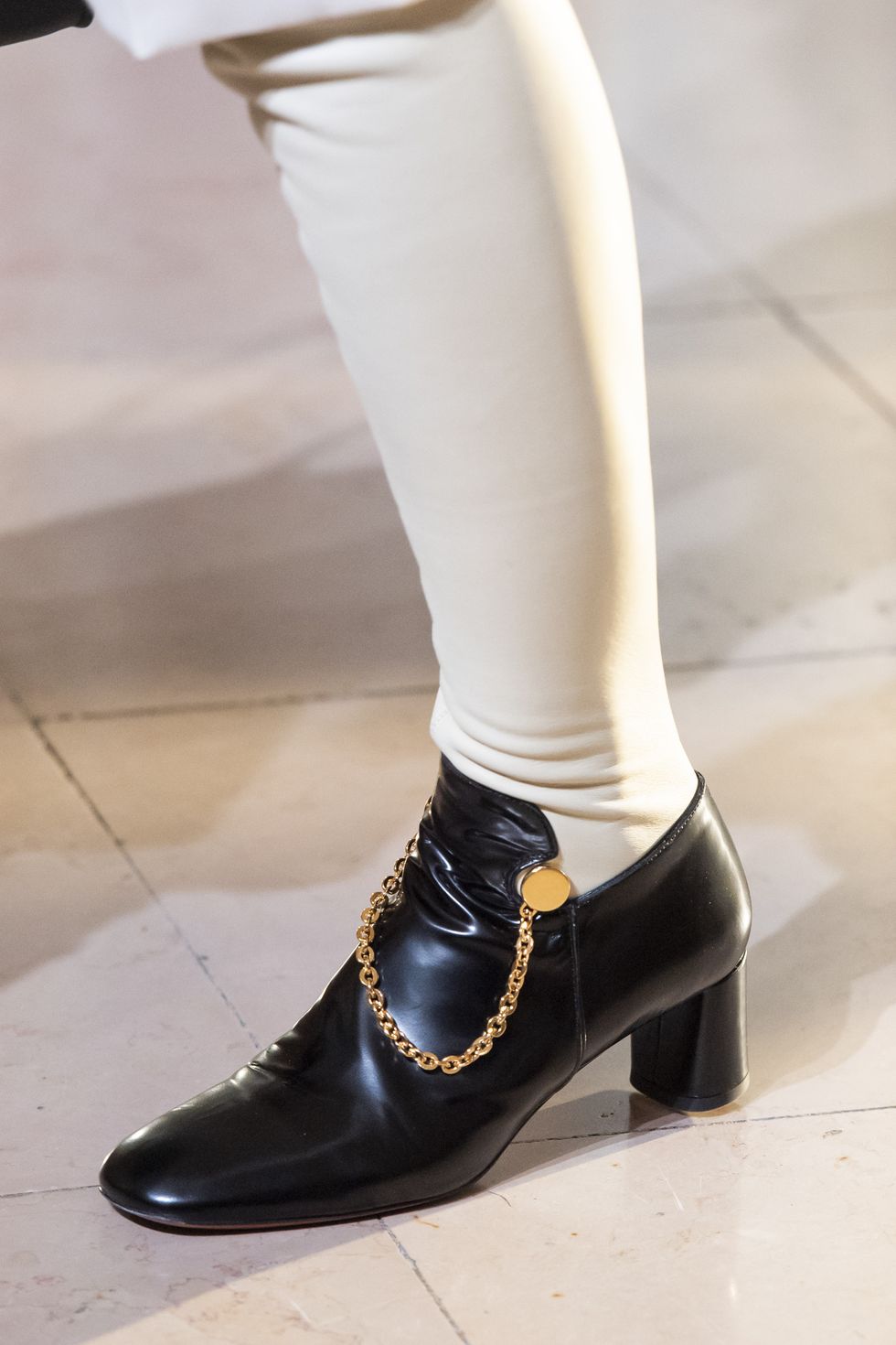 百搭必备鞋子经典款有哪些,女装夏季穿搭高级潮鞋