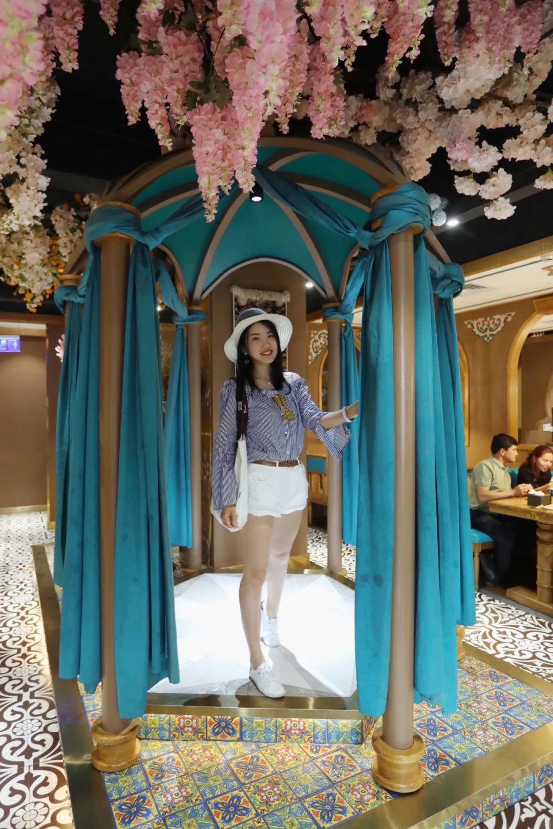 *疆新**都是荒漠戈壁?这几家高颜值餐厅,彻底颠覆你对*疆新**的概念