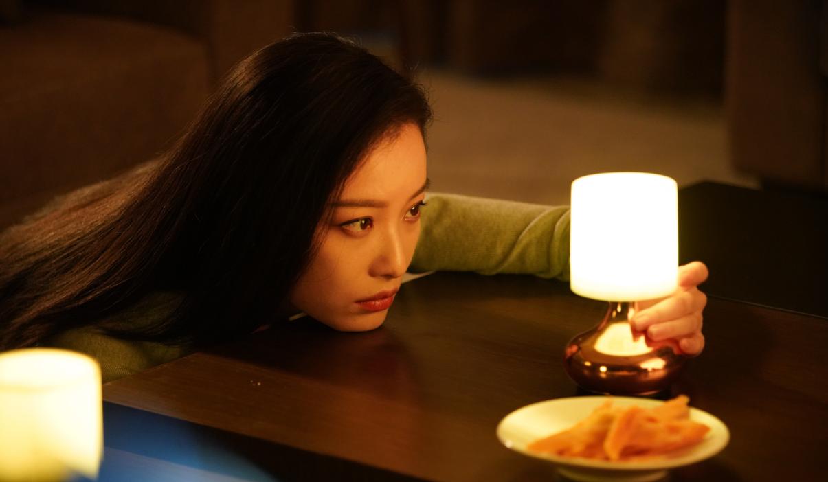 女朋友和别的男的暧昧要原谅吗,女朋友和男上司聊日常怎么办