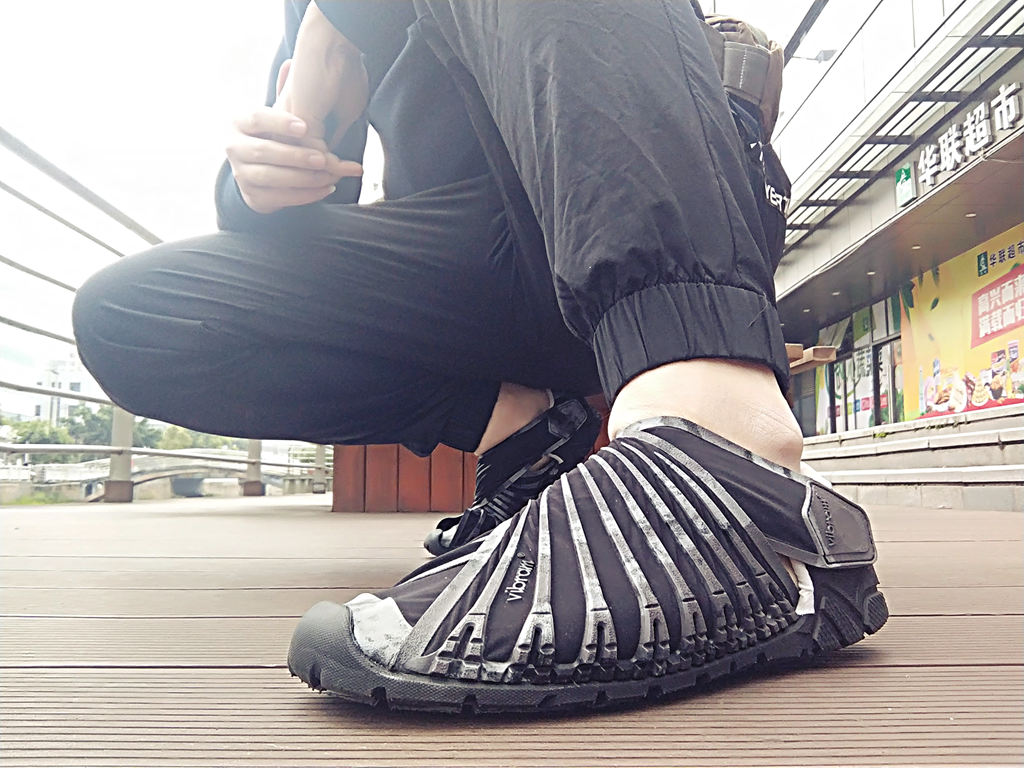 奇怪而又舒适：VibramFuroshiki包裹鞋体验