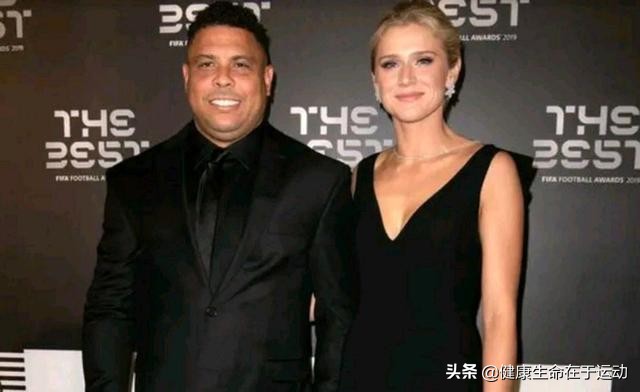 两夺世界杯冠军！身边美女如云，伤病让这巨星错过成为球王的机会