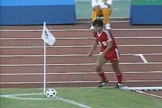 这支国足被骂最没有进取心的球队，球迷给教练寄了把刀