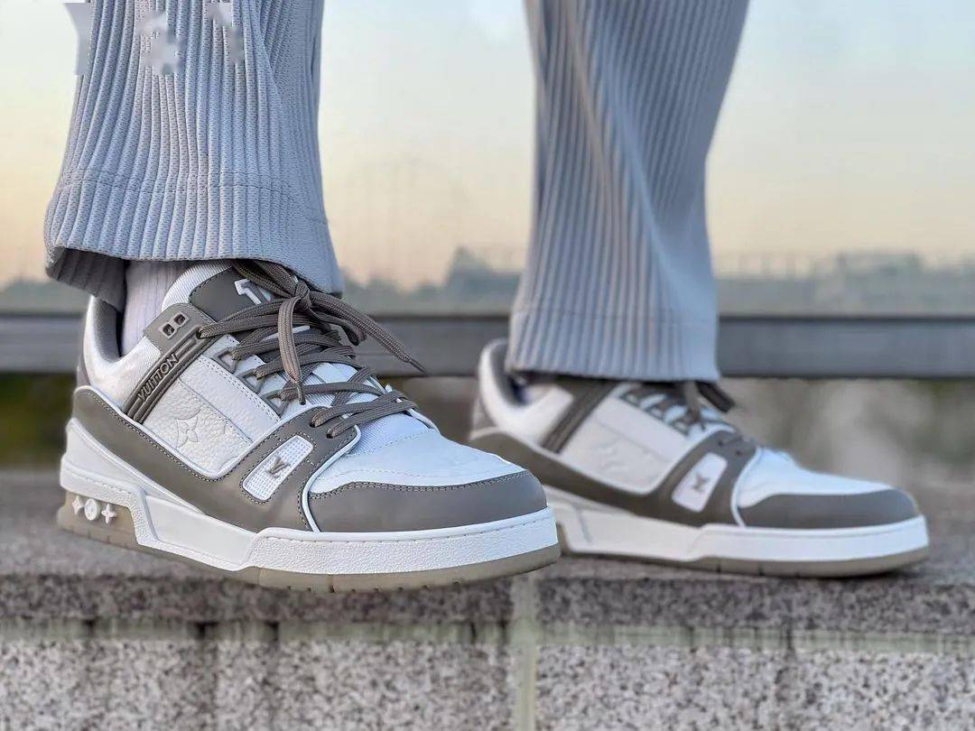 浪凡属于红血档次吗,李宁国潮和李宁品牌有什么区别