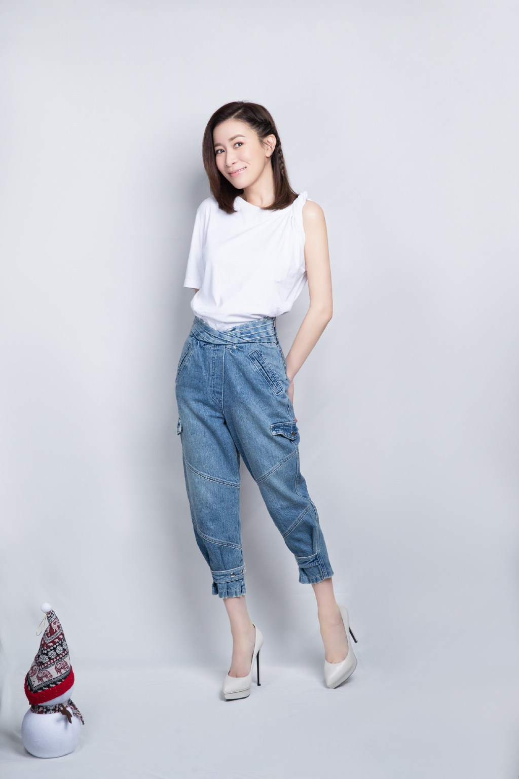 佘诗曼穿黑色裙的写真,麻花辫碎花裙造型的佘诗曼