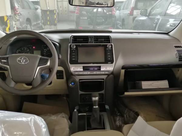 丰田霸道4.0中东版哪个配置最高,中东版霸道4000与国产对比