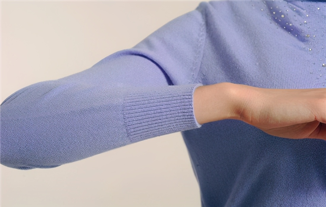 毛衣袖口太松变形,毛衣袖口变形了怎么处理