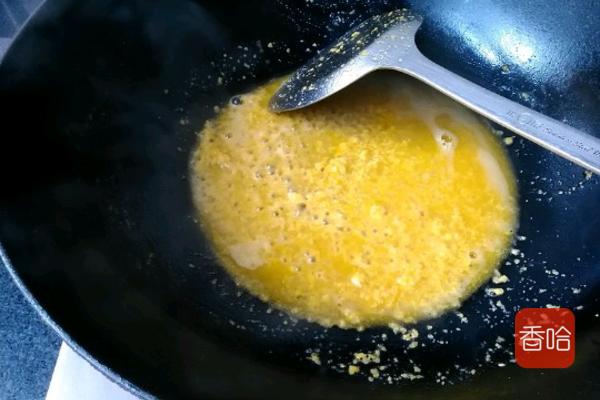 蟹黄豆腐下饭又营养,简单易上手的家常菜蟹黄豆腐