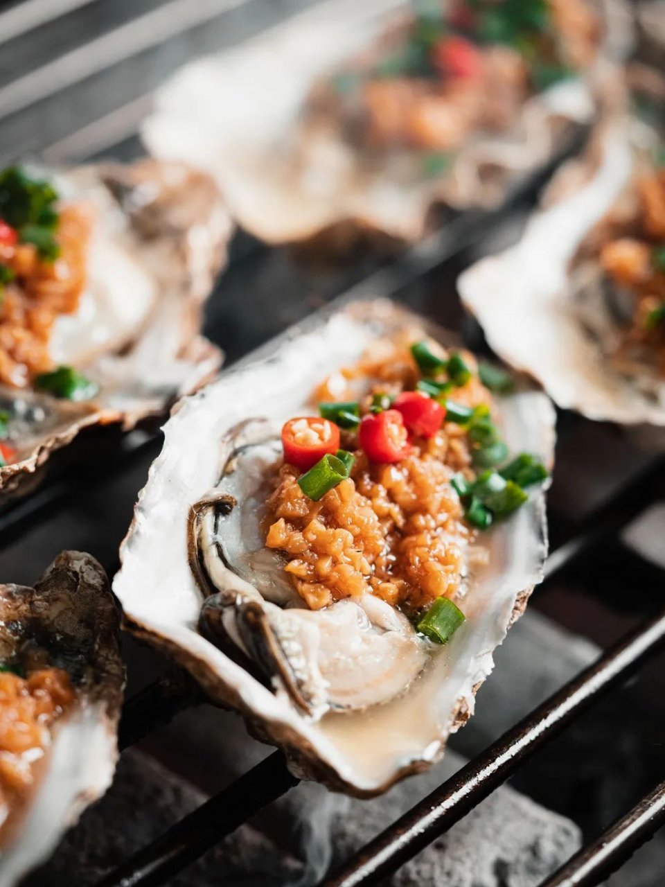 老西关炭炉羊肉煲，不给蘸酱！藏在村子里，门口停满豪车