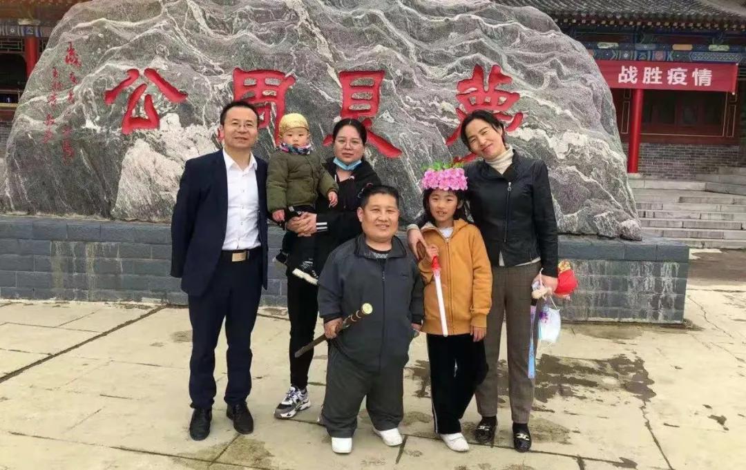 长成的华山.托就的佛