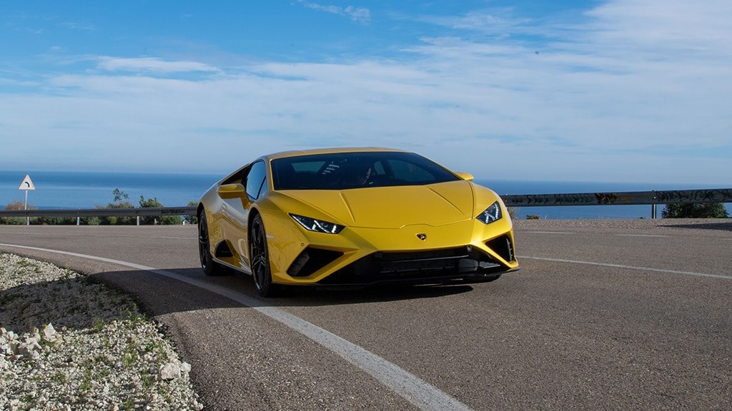 兰博基尼野牛vs大牛哪辆更好,2021款兰博基尼野牛