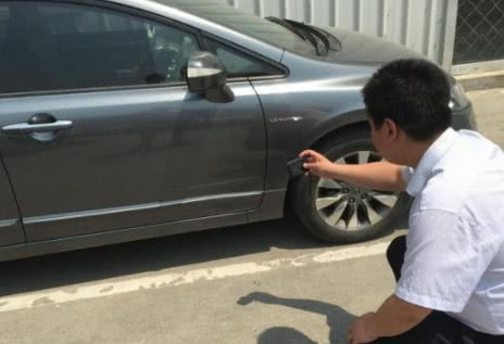 倒车发生剐蹭怎么办,倒车出现蹭车怎么处理