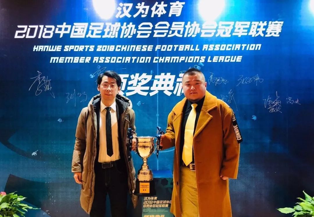 从“无证经营”到官方认证,两位陕西民间解说的足球故事