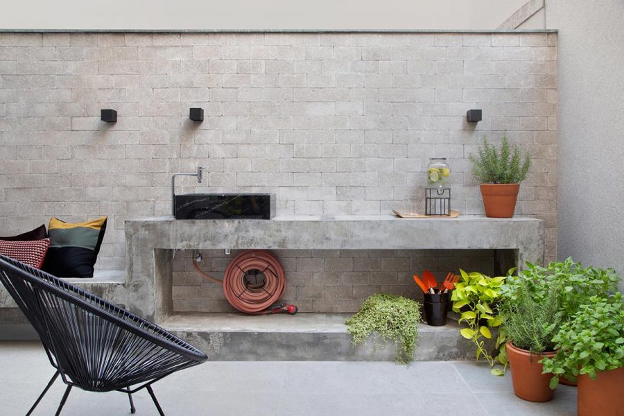 11层顶楼带阁楼露台,顶层带阁楼露台和底层带院子