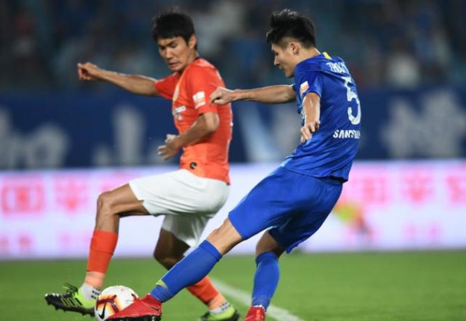 带刀侍卫表演视频,带刀侍卫挥刀名场面