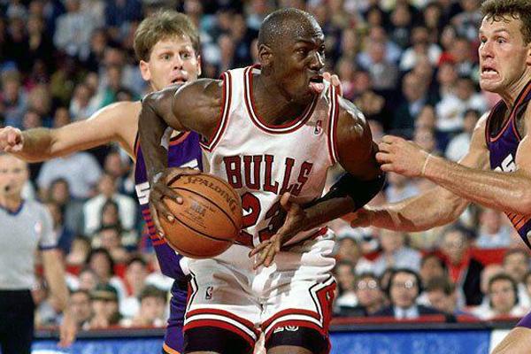 乔丹没接手黄蜂之前什么样子 (乔丹为什么把山猫队改回黄蜂队)