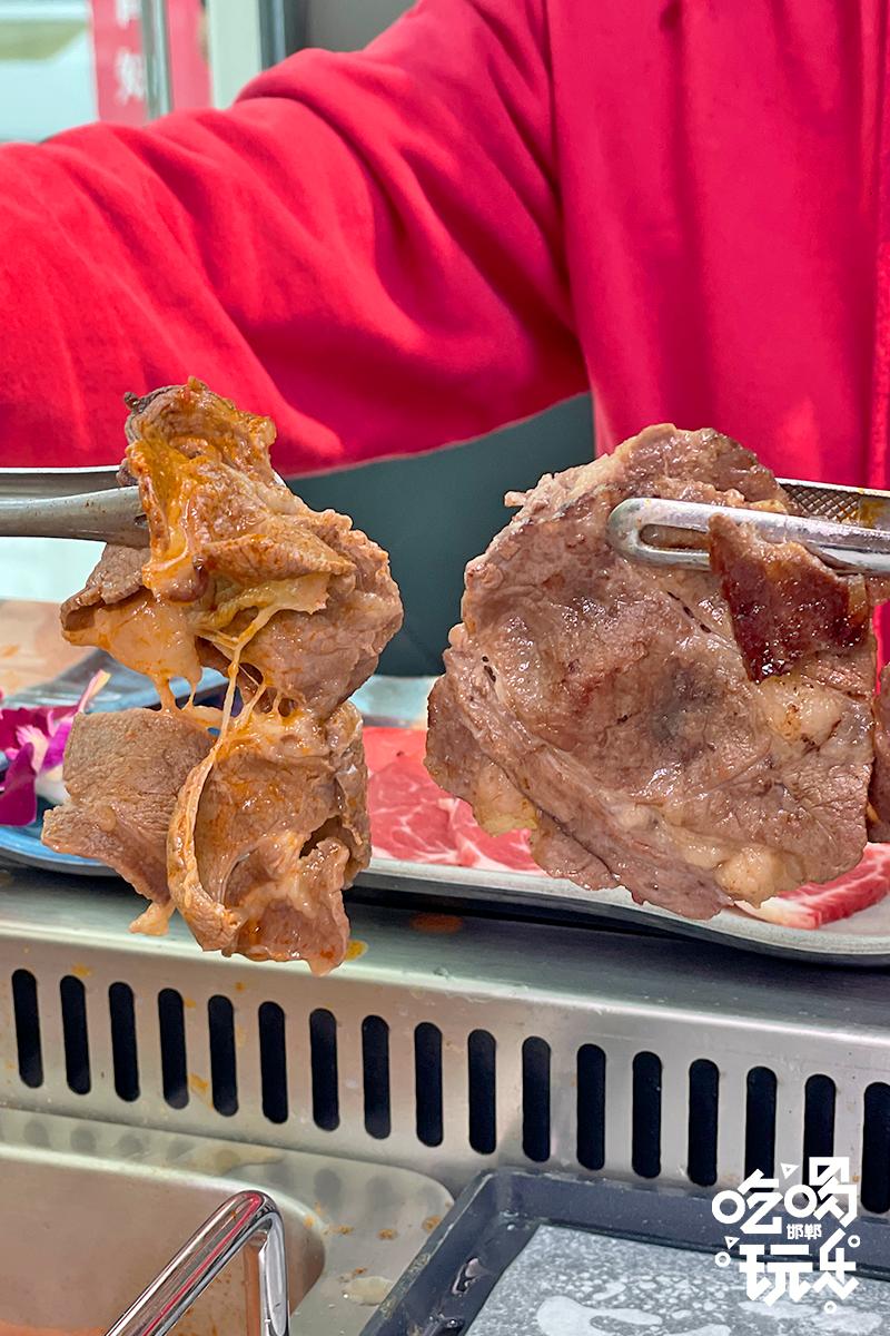 边烤边涮美食,边烤边涮的烤肉