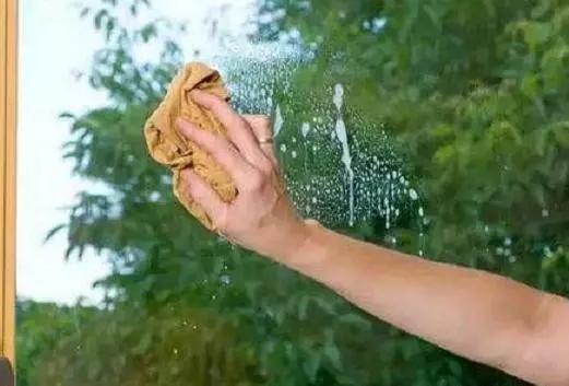 家政清理灰尘,家政阿姨怎么消除灰尘