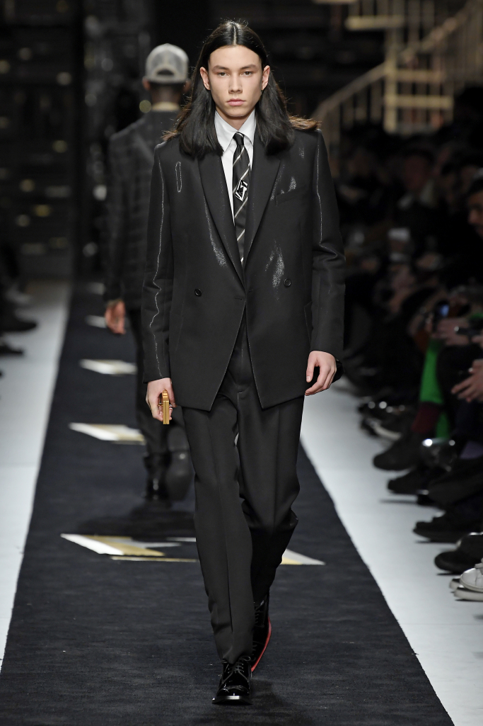 米兰时装周fendi2022春夏系列,米兰时装周2019秋冬fendi价钱