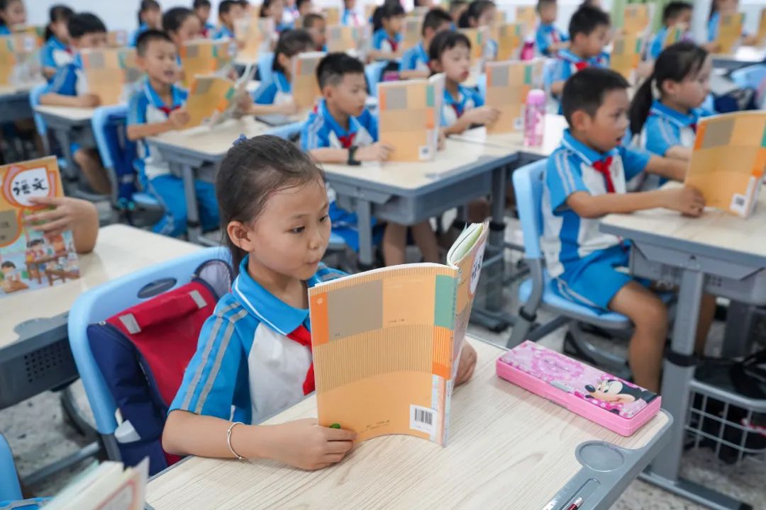 空中田径场的大学,中山市永安中学空中足球场