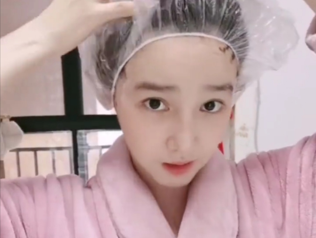 如何在家自己染头发教程,自己在家染头发怎么染视频教程