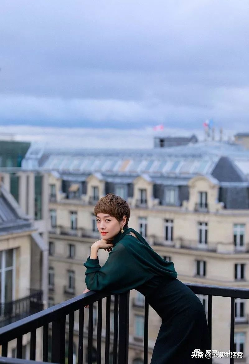 凯特王妃和梅根王妃哪个更大,凯特王妃梅根穿衣搭配