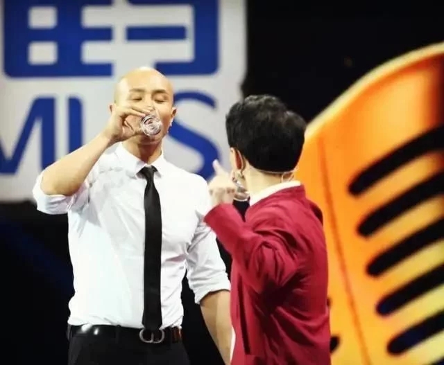 人生导师乐嘉为什么最后沦落出家,乐嘉为什么沦落街头卖艺