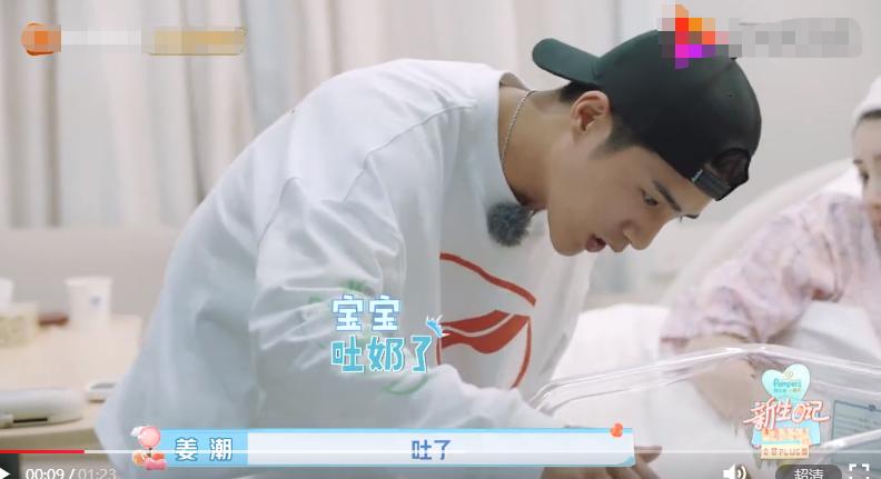 如何帮宝宝拍嗝防止吐奶,婴幼儿喂奶与拍嗝的操作流程