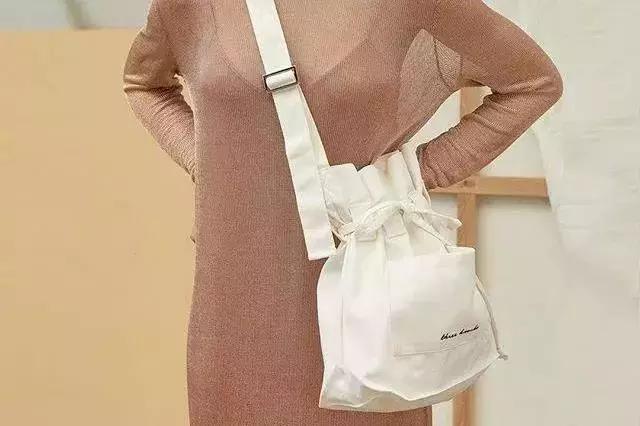 欧韩爆款包包,韩系轻奢小众高级感包包