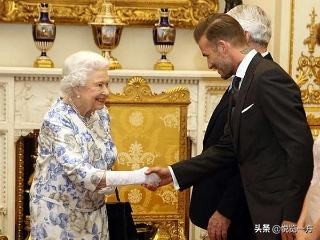 安吉丽娜朱莉与凯特温斯莱特,英女王见英王太后要行礼吗