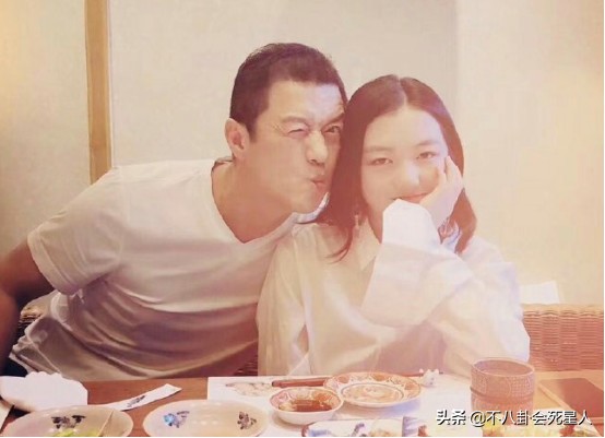 兔唇李嫣现在的样子,李嫣看望兔唇的真实照片