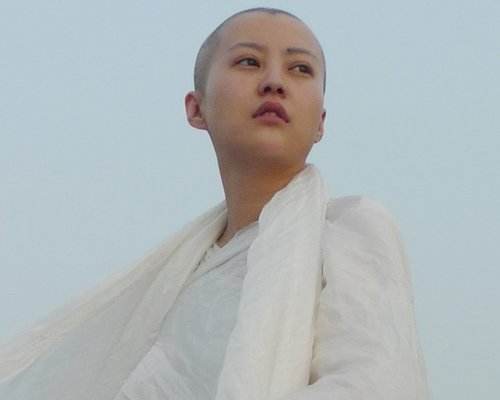 3次被“爱情”抛弃，因“全裸”出镜一举成名，如今成为单亲妈妈