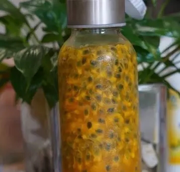 百香果饮料如何制作在冰箱保存,百香果用玻璃罐装可以保存多久