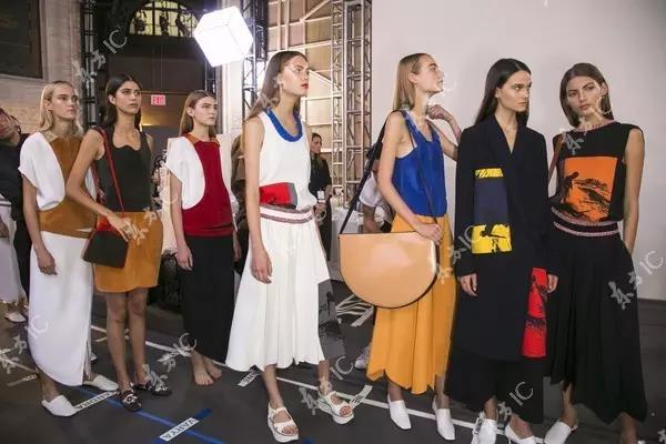 贝嫂46岁了依旧不油腻,贝嫂申请救济引热议