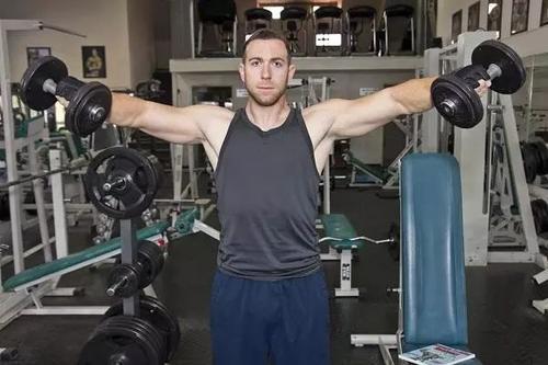 肩部有一边宽一边窄怎么回事,肩部一边宽一边窄怎么调整