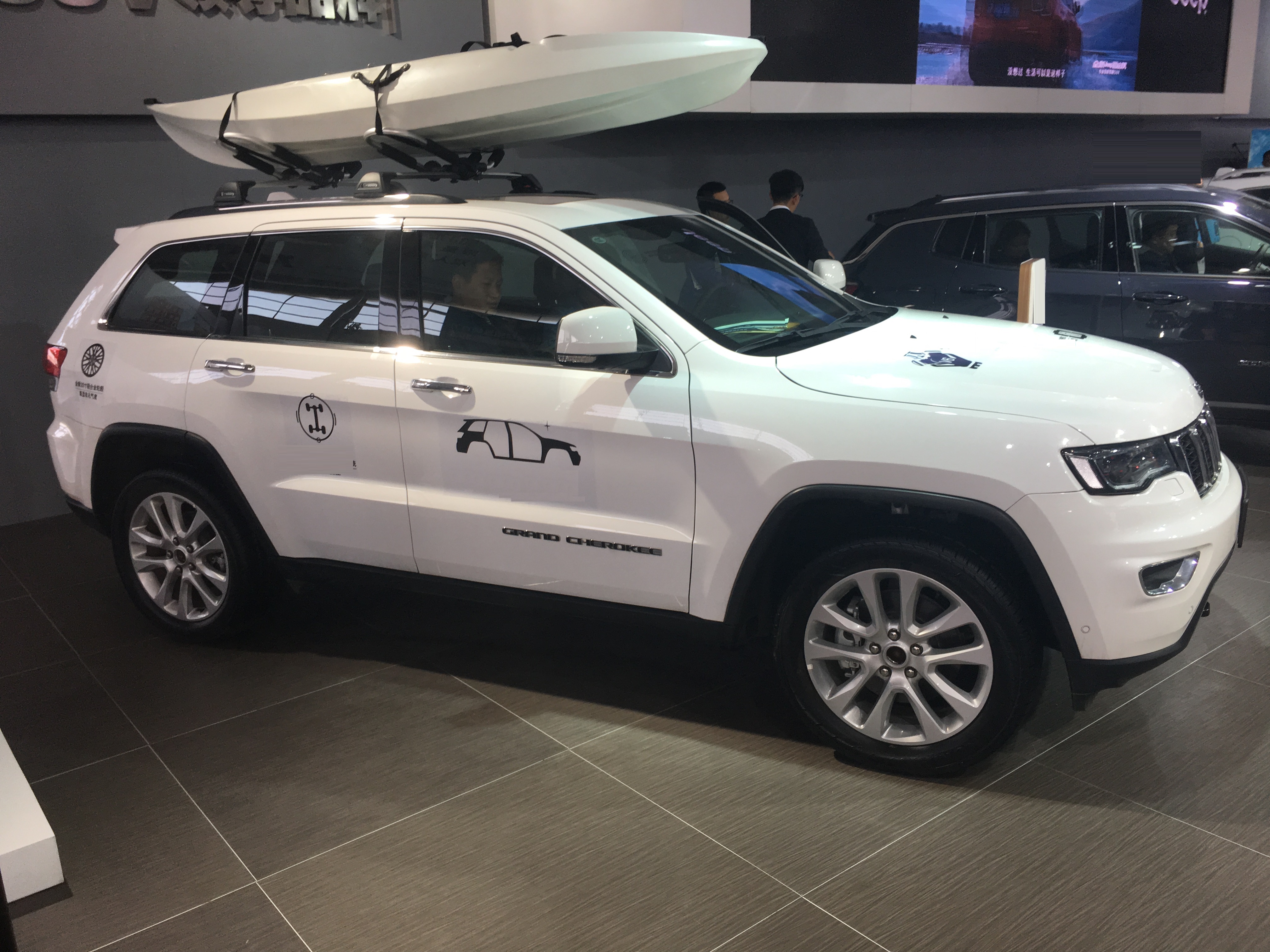 为情怀买单,20多万买二手车,Jeep大切诺基与牧马人怎么选?