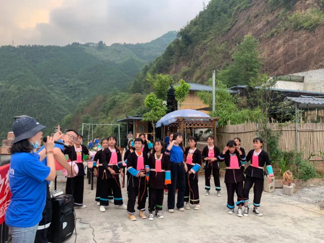 这帮人五一用爱心启航，一起为广西凌云大山的孩子点燃艺术之梦！